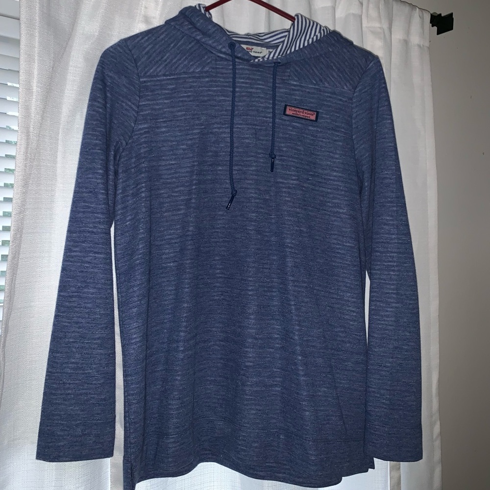 Vineyard vines hooded sheep shirt